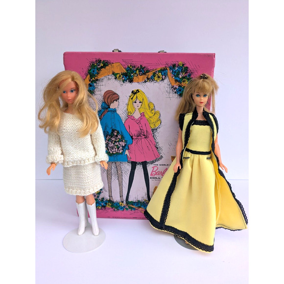 VTG 1960s Barbie Doll Lot w/ Case, Clothes, Blow-Up Furniture Accessories - Picture 2 of 11